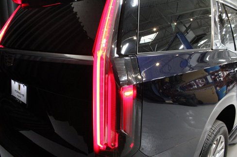 Used 2022 Cadillac Escalade Premium Luxury image 17