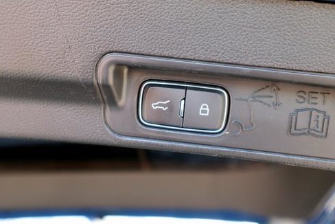 Used 2022 Ford Explorer XLT w/ Equipment Group 202A image 13
