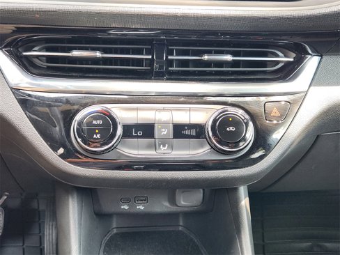Used 2024 Buick Envista Sport Touring w/ Experience Buick Package image 17