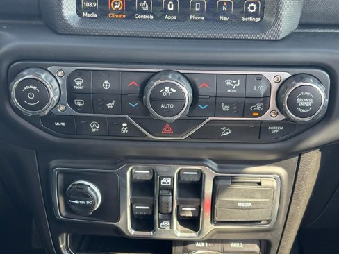 Used 2019 Jeep Wrangler Unlimited Sahara image 17
