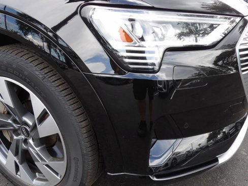 Used 2022 Audi e-tron Premium w/ Towing Package image 7