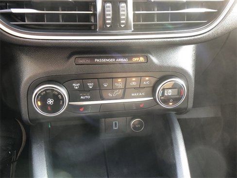 Used 2020 Ford Escape SE image 18