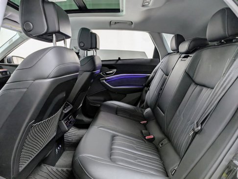 Used 2019 Audi e-tron Prestige w/ Prestige Package image 19