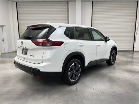 Used 2024 Nissan Rogue SV image 7