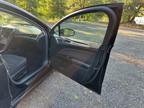 Used 2017 Ford Fusion SE w/ Fusion SE Technology Package image 13