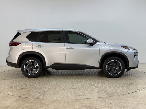 Used 2024 Nissan Rogue SV image 8