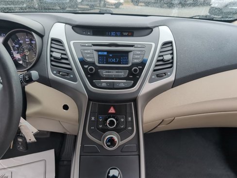 Used 2016 Hyundai Elantra SE image 16