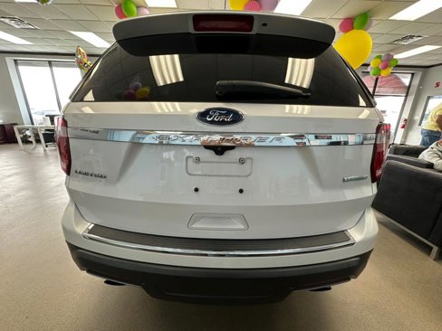 Used 2019 Ford Explorer Limited w/ Ford Safe & Smart Package image 9