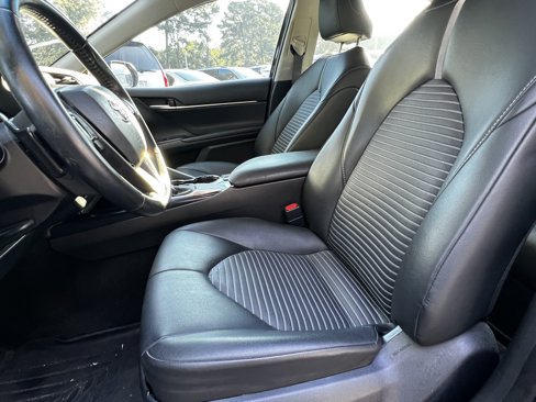 Used 2018 Toyota Camry SE image 17