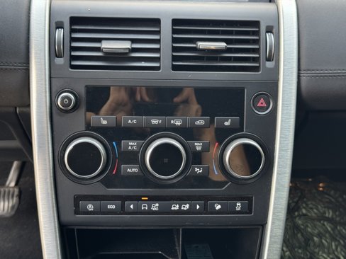 Used 2018 Land Rover Discovery Sport SE image 26