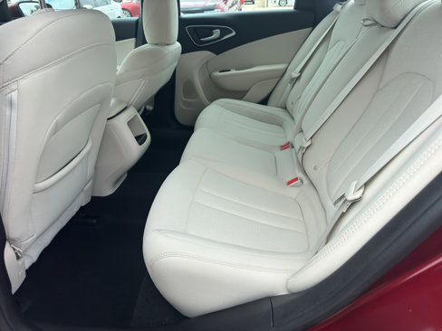 Used 2015 Chrysler 200 Limited image 10