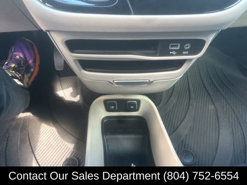 Used 2017 Chrysler Pacifica Touring-L image 25