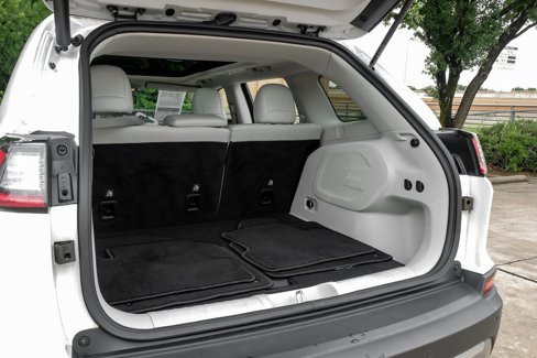 Used 2021 Jeep Cherokee Limited image 62