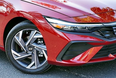 Certified 2025 Hyundai Elantra Sport image 4
