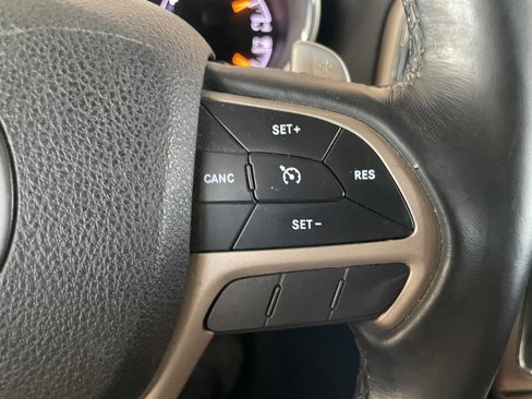 Used 2017 Jeep Grand Cherokee Laredo w/ Quick Order Package 2BE image 18