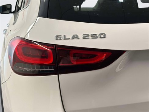 Used 2022 Mercedes-Benz GLA 250 4MATIC image 9
