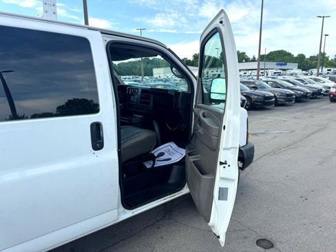 Used 2009 Chevrolet Express 2500 image 9