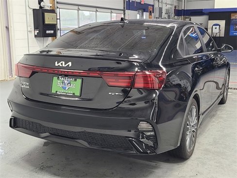 Used 2023 Kia Forte GT-Line w/ GT-Line Premium Package image 5