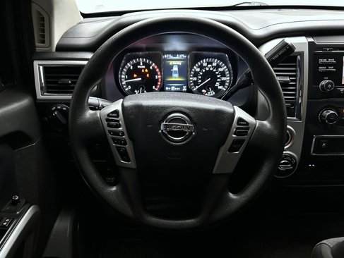 Used 2017 Nissan Titan SV image 11