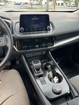 Used 2022 Nissan Rogue SV image 12