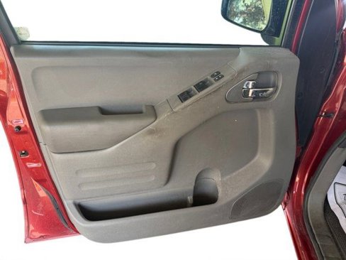 Used 2015 Nissan Frontier SV image 17