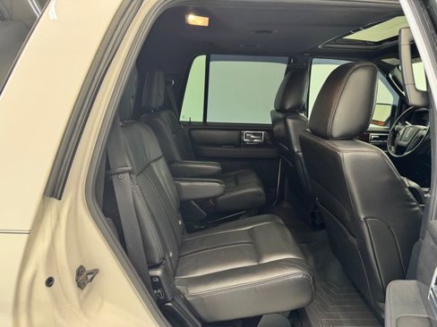 Used 2016 Lincoln Navigator Reserve image 18