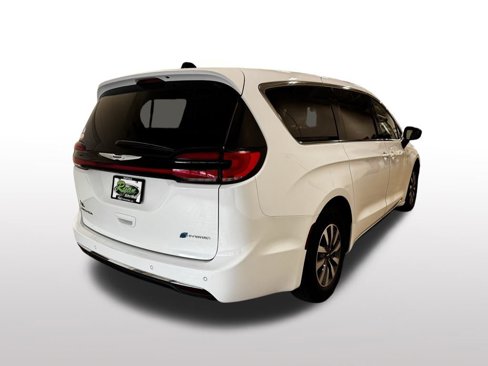 Used 2024 Chrysler Pacifica Select image 6