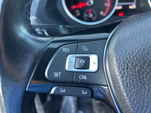 Used 2018 Volkswagen Tiguan SEL image 45