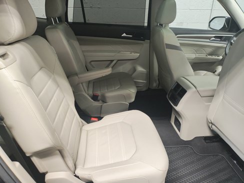 Used 2021 Volkswagen Atlas SEL Premium image 9