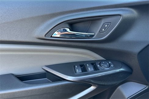 New 2025 Chevrolet Trax ACTIV w/ Sunroof Package image 14