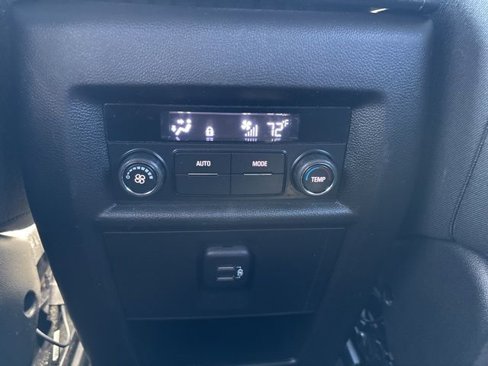 Used 2023 Chevrolet Traverse LT image 33