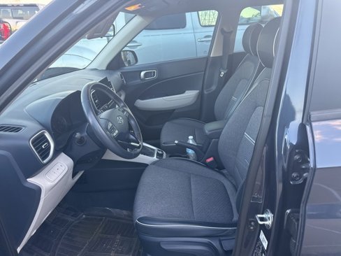 Used 2022 Hyundai Venue Limited image 5