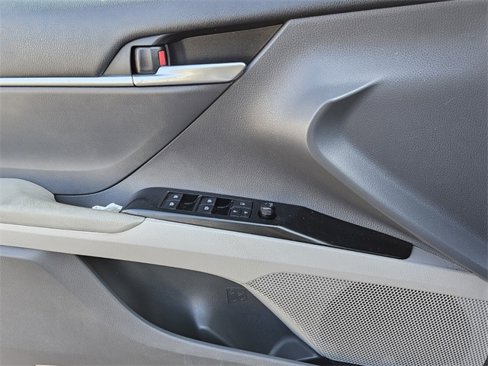 Used 2018 Toyota Camry SE image 20
