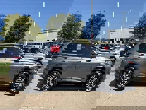 Certified 2021 Nissan Rogue SV image 3
