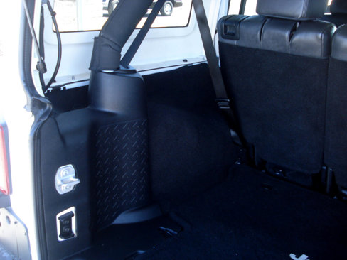 Used 2016 Jeep Wrangler Unlimited Sahara w/ Connectivity Group image 40