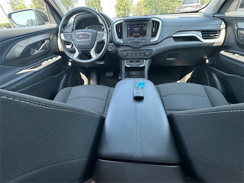 Used 2024 GMC Terrain SLE image 17
