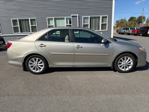Used 2013 Toyota Camry L image 4