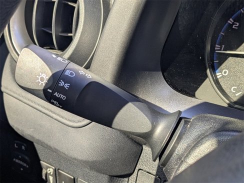 Used 2018 Toyota RAV4 LE image 27