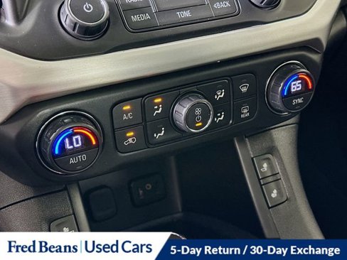 Used 2019 GMC Acadia SLE image 17