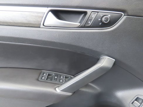 Used 2016 Volkswagen Passat 1.8T SE image 23