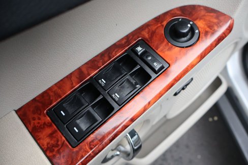 Used 2006 Jeep Commander Limited w/ Trailer Tow Group IV image 28
