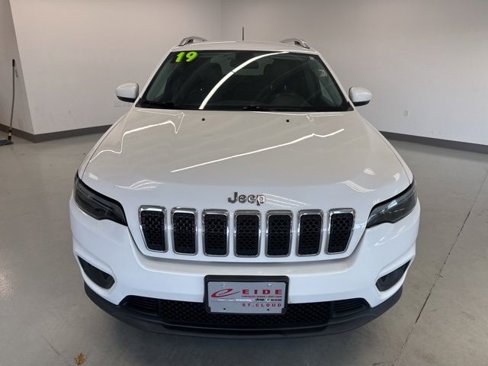 Used 2019 Jeep Cherokee Latitude Plus w/ Cold Weather Group image 3