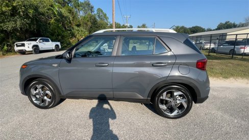 Used 2023 Hyundai Venue SEL image 5