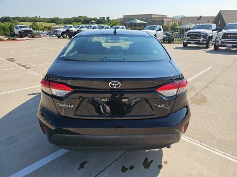 Used 2023 Toyota Corolla LE image 5