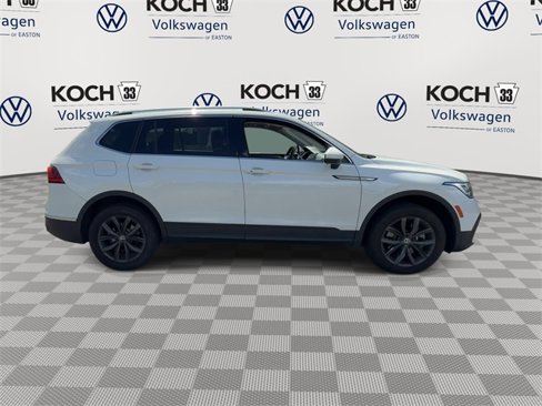 Used 2022 Volkswagen Tiguan SE image 8