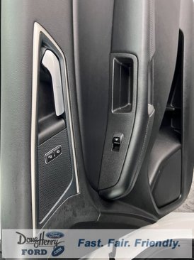 Used 2024 Ford Edge SEL image 36