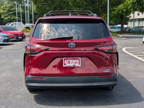 Certified 2021 Toyota Sienna XLE image 5