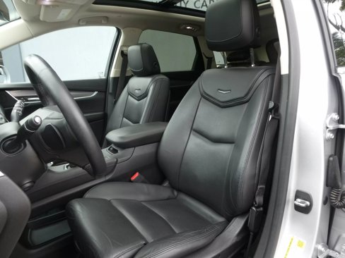 Used 2017 Cadillac XT5 Luxury w/ Driver Awareness Package image 15