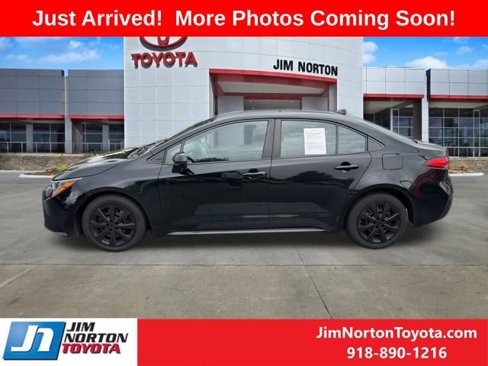 Used 2023 Toyota Corolla LE image 3
