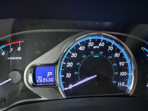 Used 2011 Toyota Sienna XLE image 25